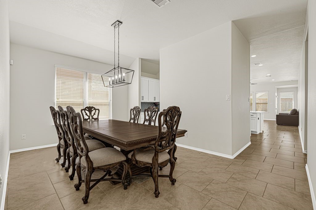 4535 Mondial Road Katy, TX 77493 - Photo 8 of 26 Beautiful and bright dining area
