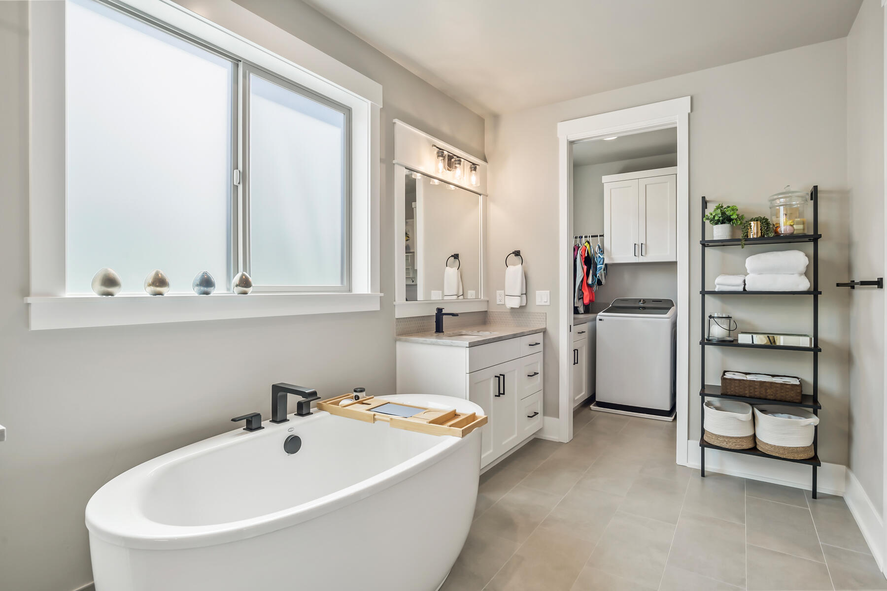 3048 Northwest Hidden Rdg Drive Bend, OR 97703 - Photo 35 of 50 Primary bathroom with soaking tub