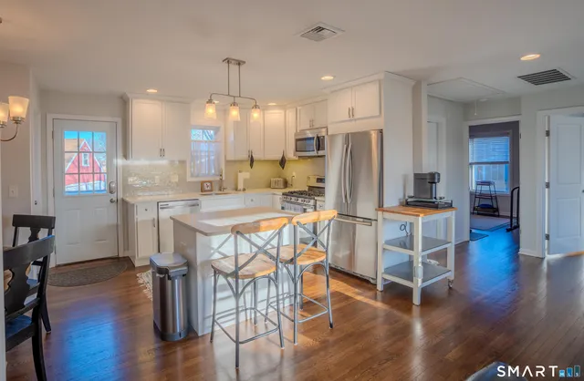 $3,200 | 348 Buckingham Avenue, Milford, CT 06460