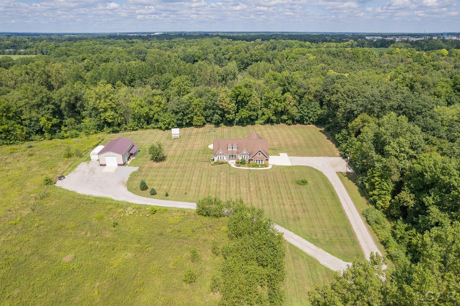1240 West Carleton Road Adrian, MI 49221 - Photo 3 of 50 50186744-39bfb6e3-c9d1-41c4-bee6-829de2573716.JPG