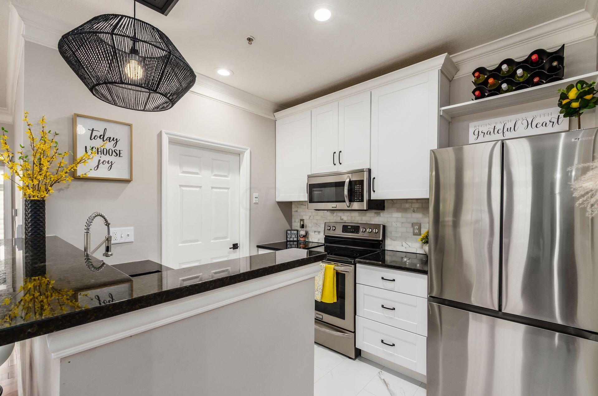 6016 Inishmore Lane Dublin, OH 43017 - Photo 11 of 53 Kitchen