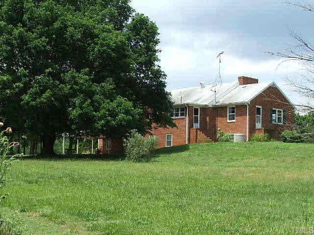1426 Estes Road Chase City, VA 23924 - Photo 2 of 10 Gallery Image 2