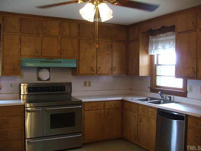 1426 Estes Road Chase City, VA 23924 - Photo 6 of 10 Gallery Image 6