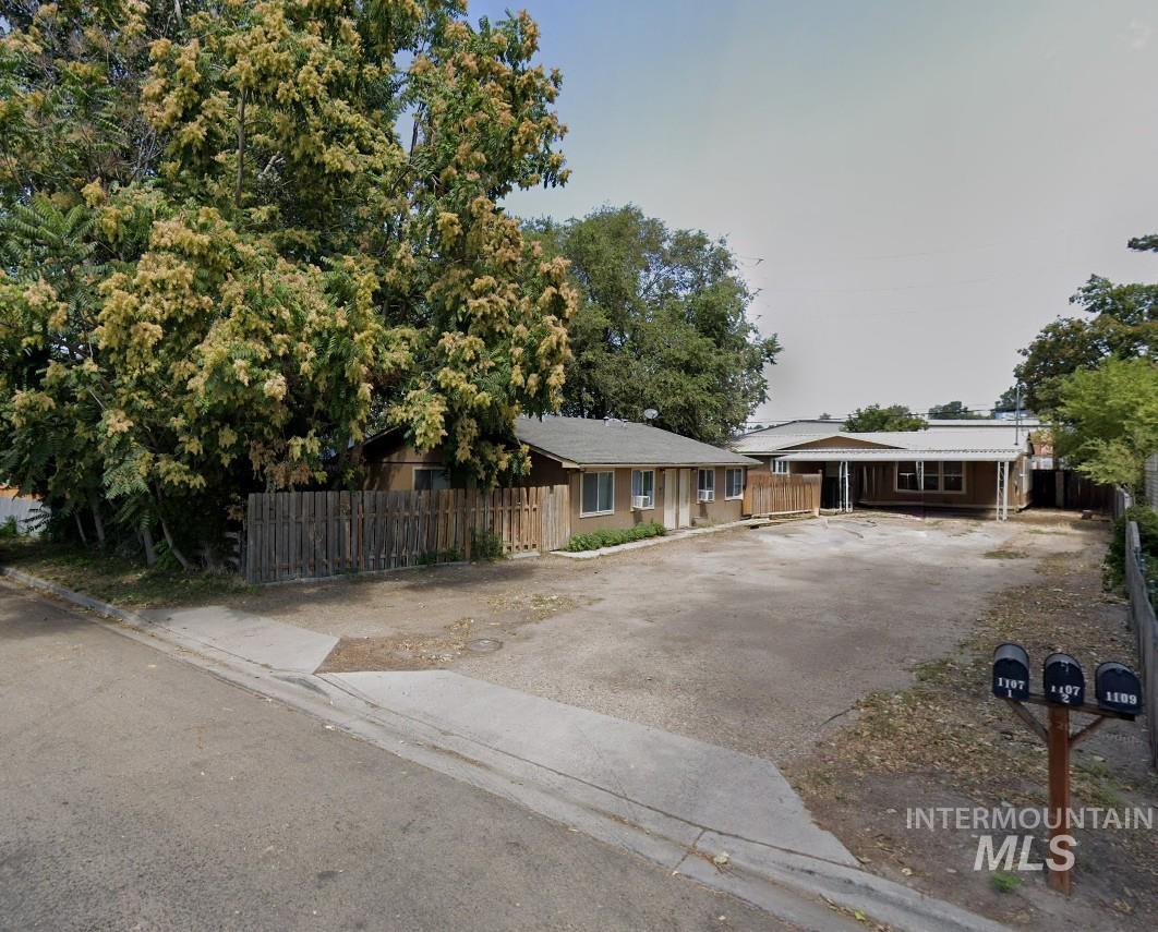 1107 East Elgin Street Caldwell, ID 83605 - Photo 1 of 1 View of front of house with asphalt driveway