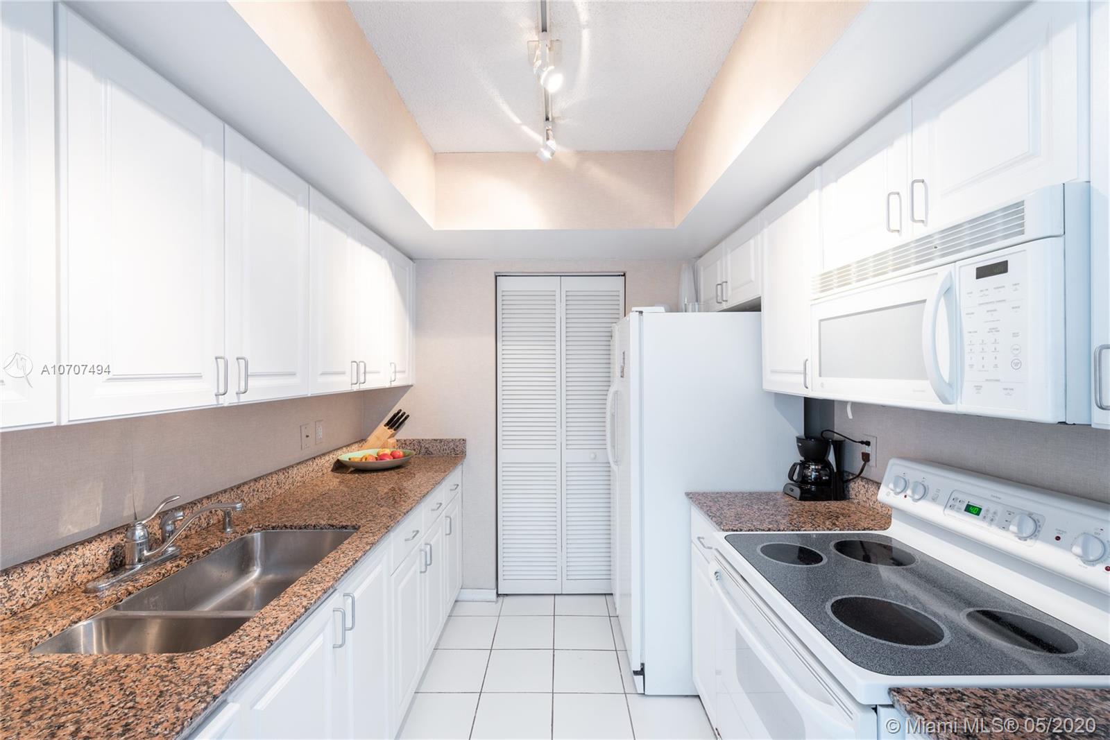 90 Alton Road, Unit 1005 Miami Beach, FL 33139 - Photo 16 of 28