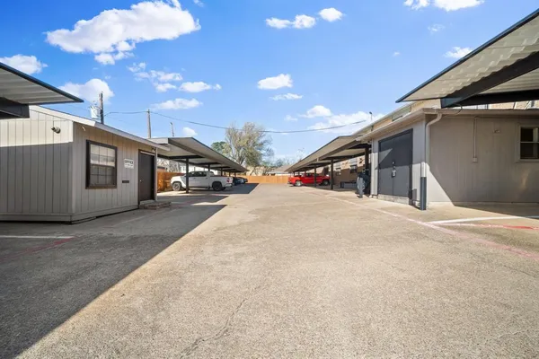 $999 | 320 East 4th Street, Unit 204, Arlington, TX 76010