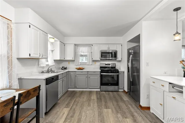 $175,000 | 801 Elsworth Place, Ferguson, MO 63135