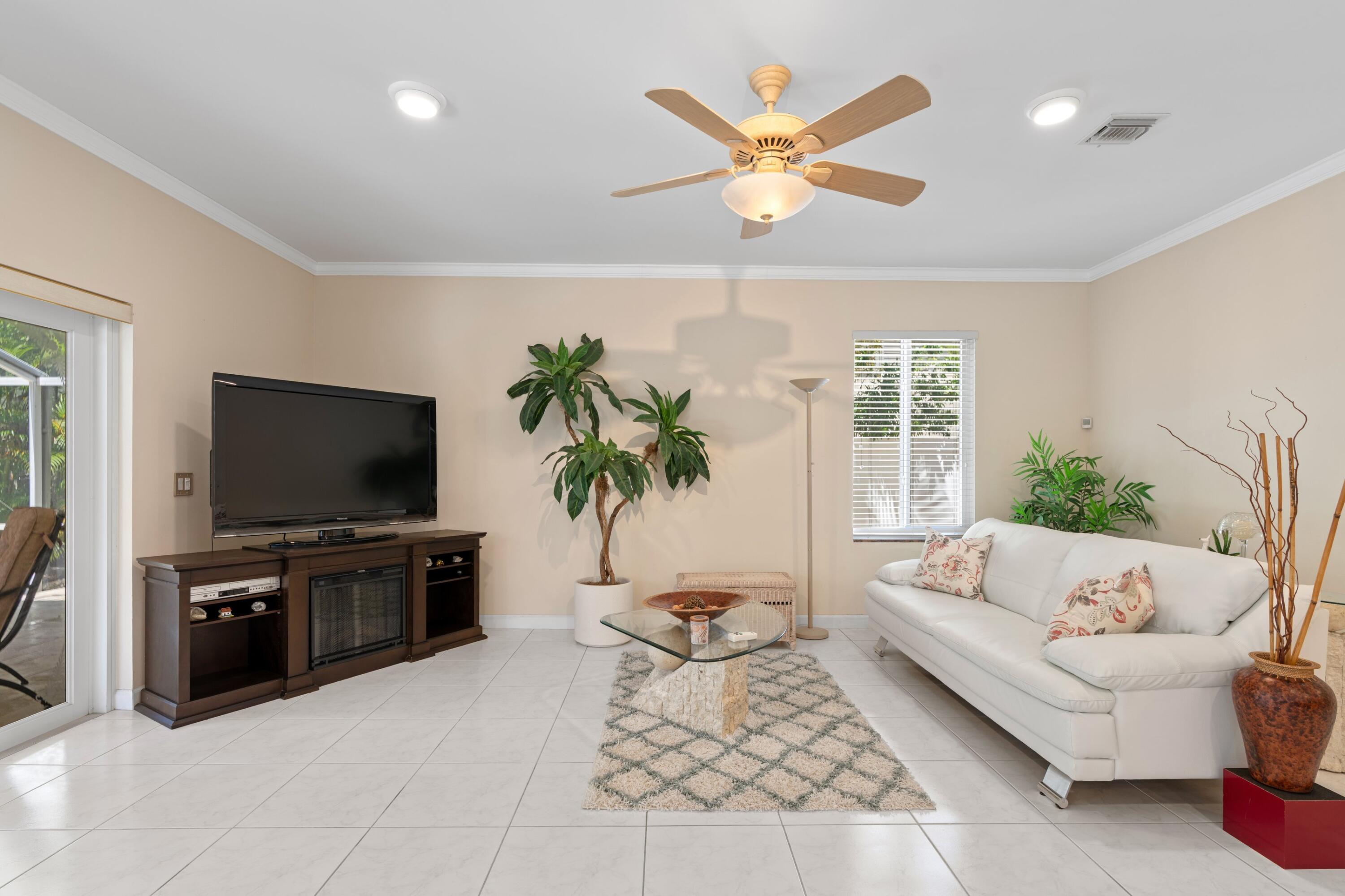 300 Southwest 15th Drive Boca Raton, FL 33432 - Photo 10 of 46 Family Room