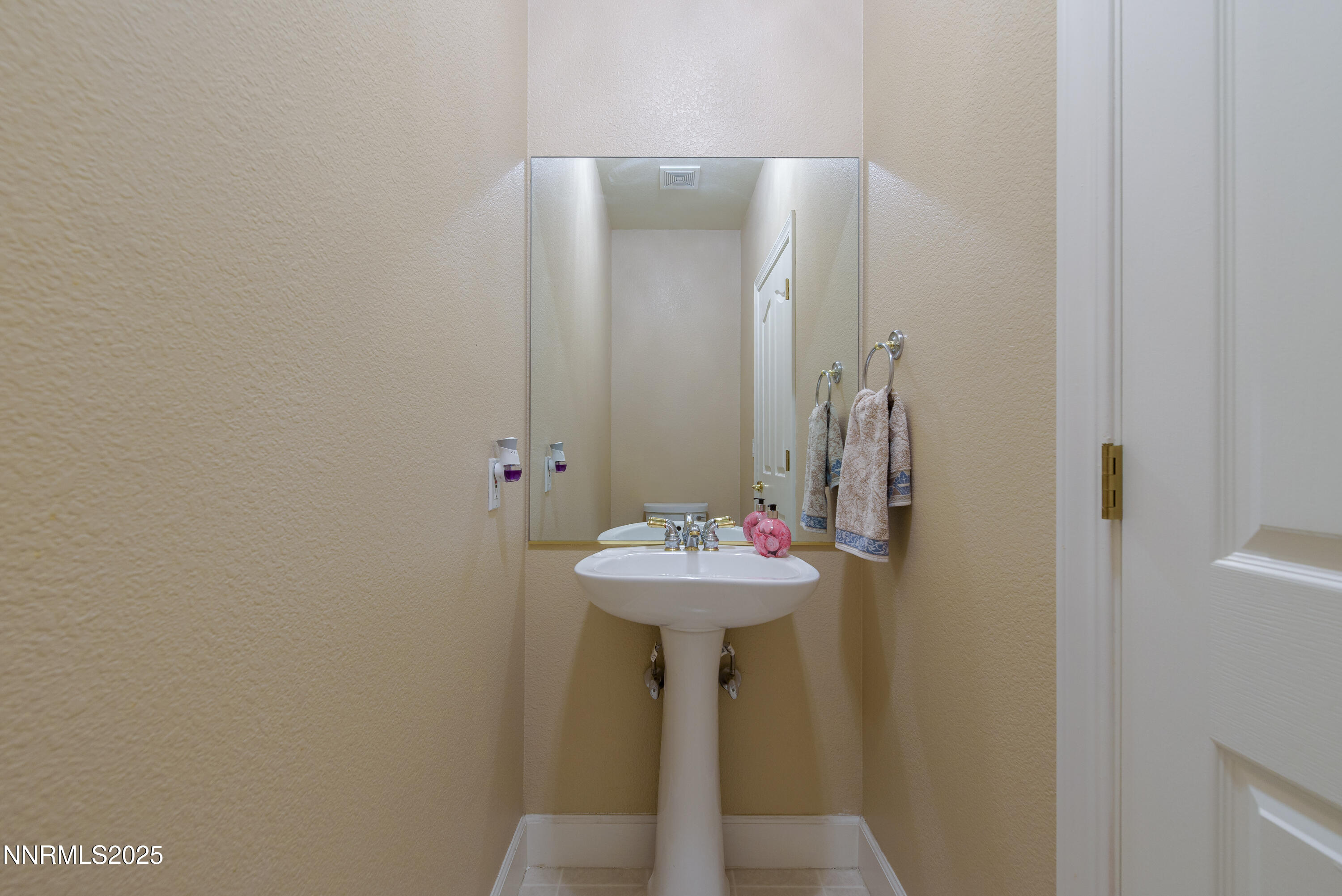 1572 Sawmill Road Gardnerville, NV 89410 - Photo 30 of 43 a bathroom with a sink and mirror