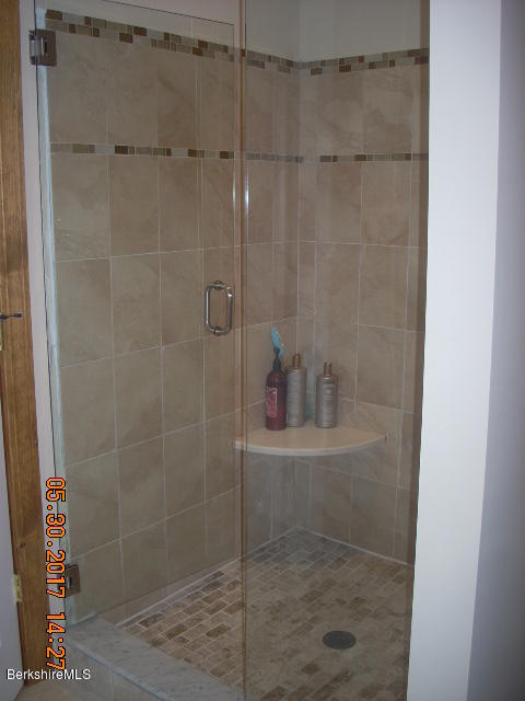 88 Valentine Road Pittsfield, MA 01201 - Photo 23 of 40 bath1