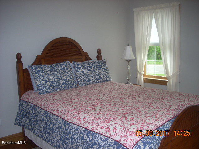 88 Valentine Road Pittsfield, MA 01201 - Photo 26 of 40 bed