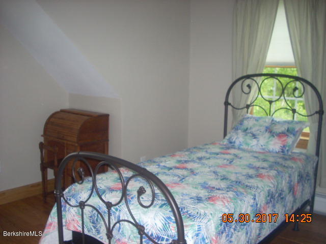 88 Valentine Road Pittsfield, MA 01201 - Photo 28 of 40 bed2