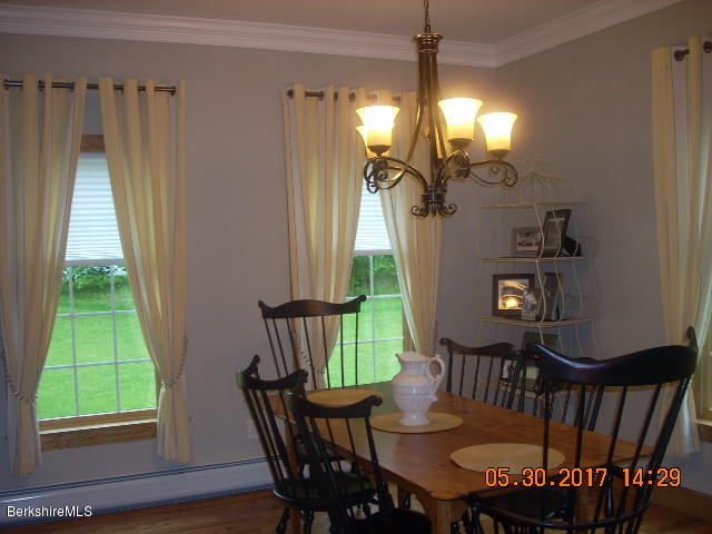 88 Valentine Road Pittsfield, MA 01201 - Photo 8 of 40 dining