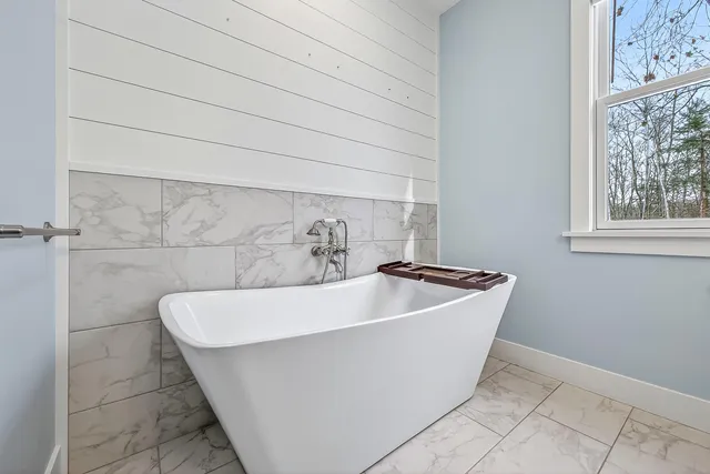 $675,000 | 11936 108th Avenue, Grand Haven, MI 49417