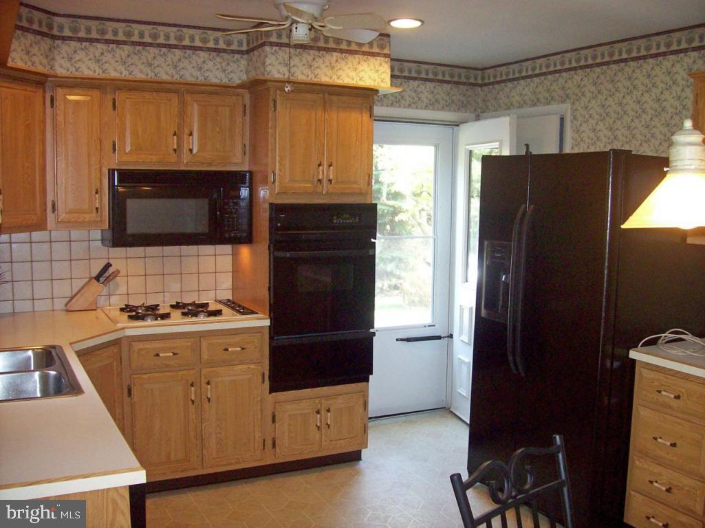 1712 Manor Ridge Drive Lancaster, PA 17603 - Photo 8 of 18 Gallery Image 8