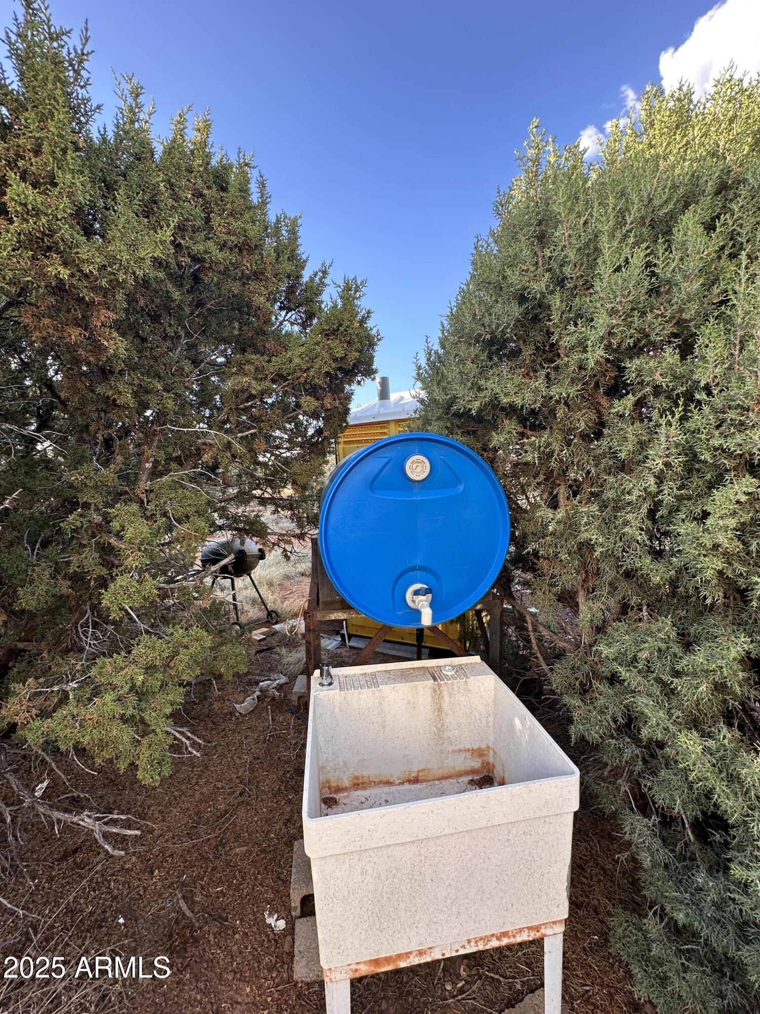 47 County Road, Unit 165 Show Low, AZ 85901 - Photo 12 of 30 a backyard of a house with chairs and dryer