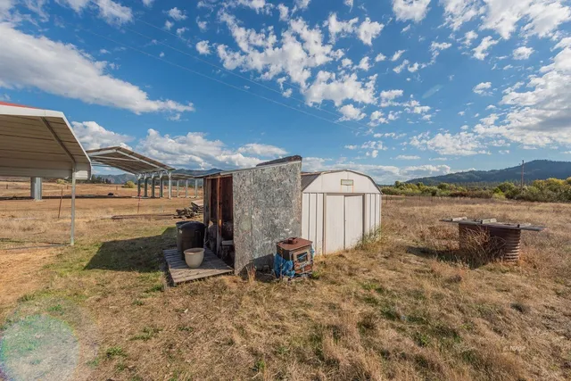 a view of a backyard of the house