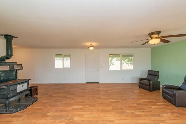 a view of a livingroom with window