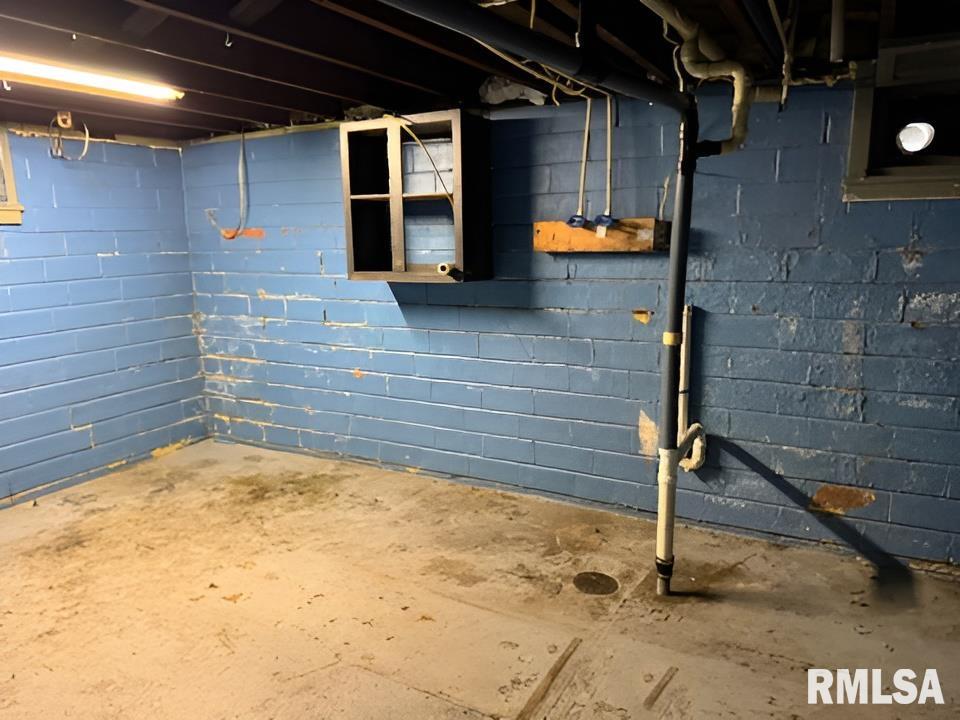 413 West South Street Colchester, IL 62326 - Photo 14 of 16