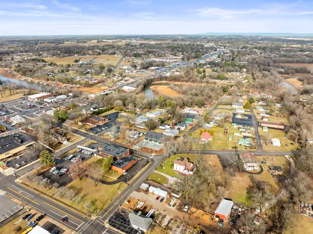 $1,745 | 211 South Porter Street, Winchester, TN 37398