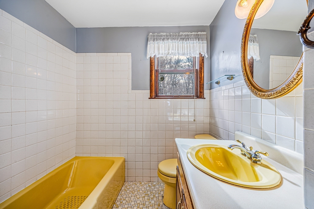 35 Silvin Road Chicopee, MA 01013 - Photo 13 of 25