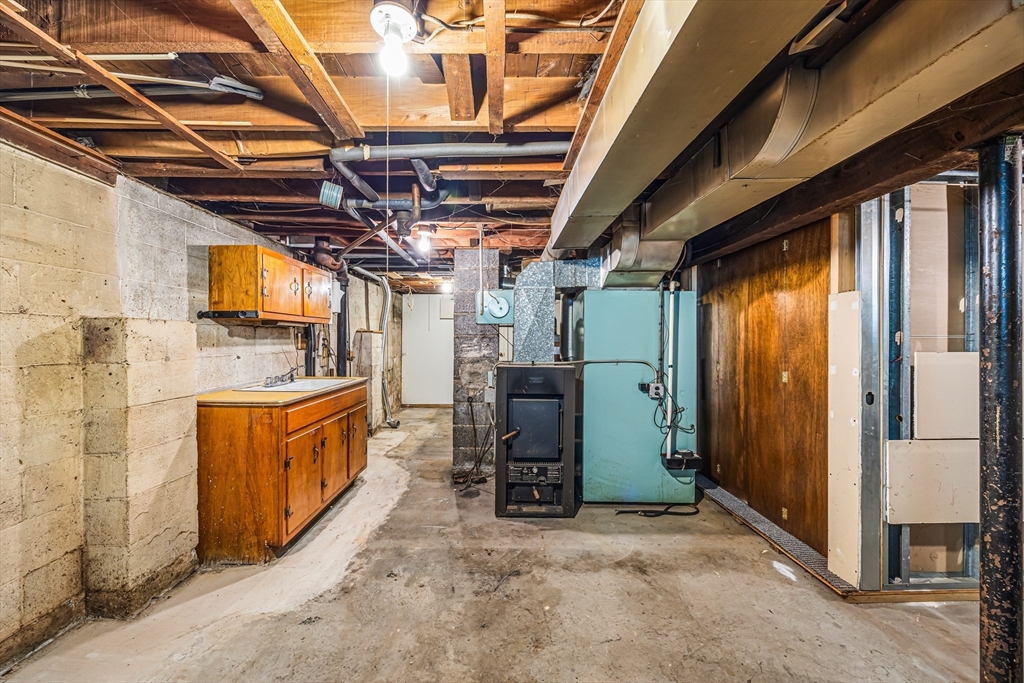 35 Silvin Road Chicopee, MA 01013 - Photo 21 of 25