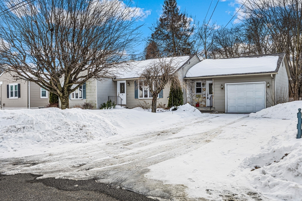 35 Silvin Road Chicopee, MA 01013 - Photo 3 of 25