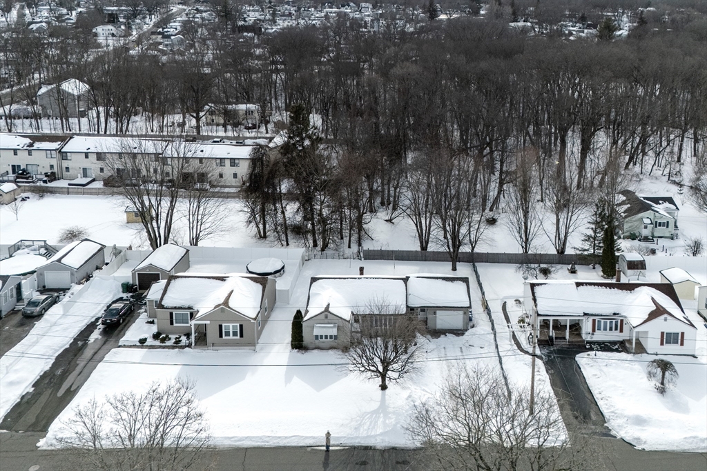 35 Silvin Road Chicopee, MA 01013 - Photo 4 of 25