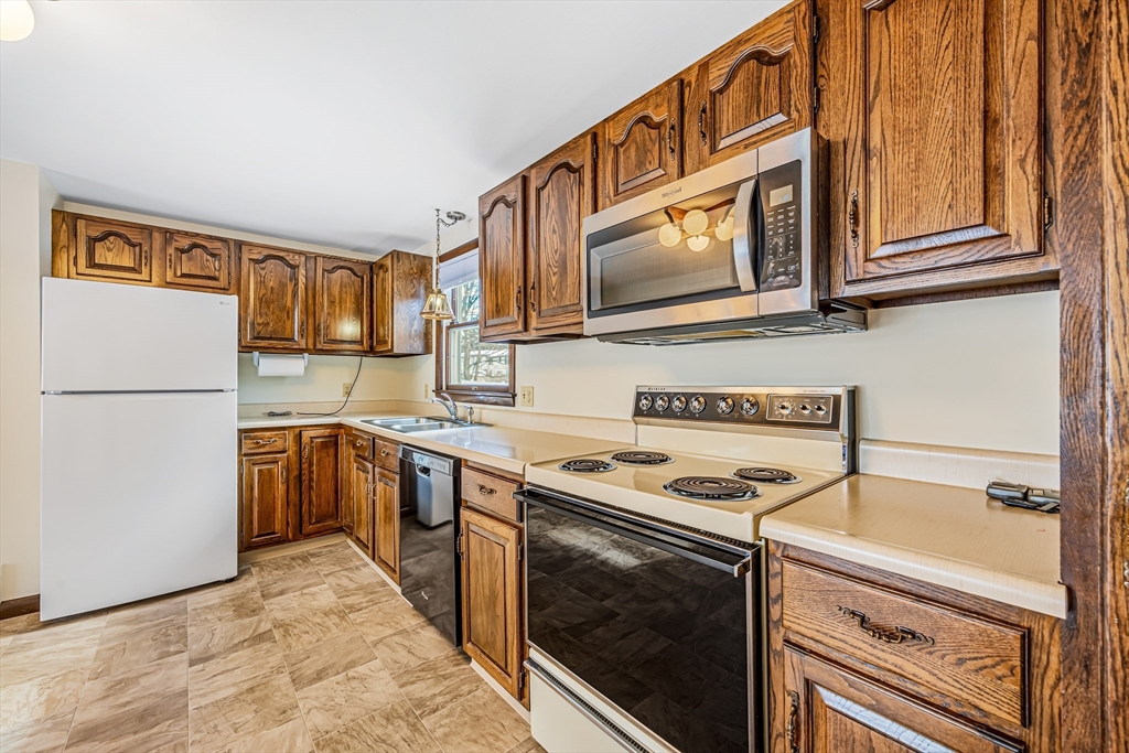 35 Silvin Road Chicopee, MA 01013 - Photo 8 of 25