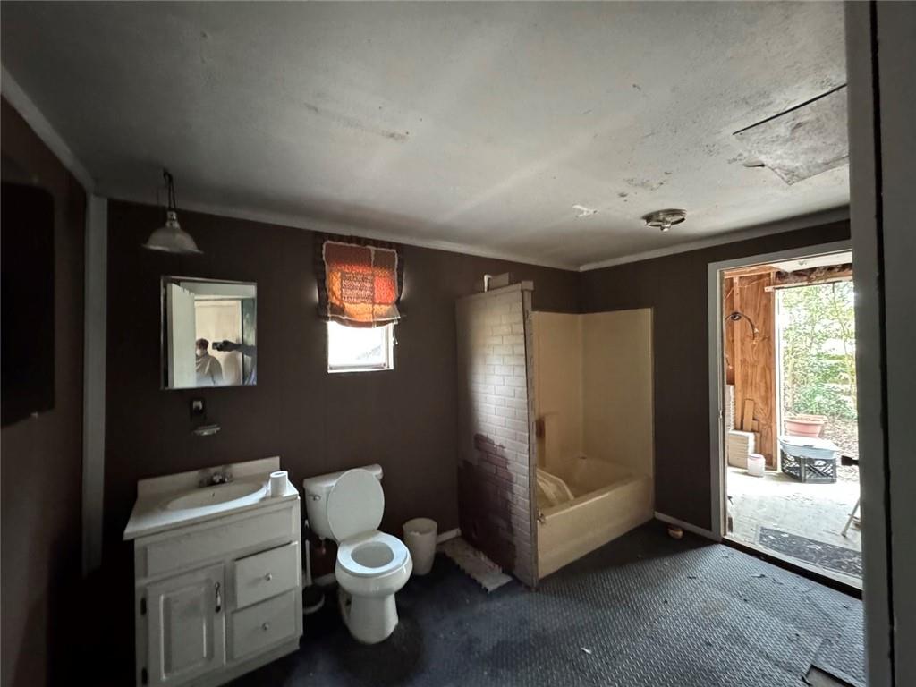 320 Old Perry Road Marshallville, GA 31057 - Photo 43 of 70 a bathroom with a toilet sink and tub