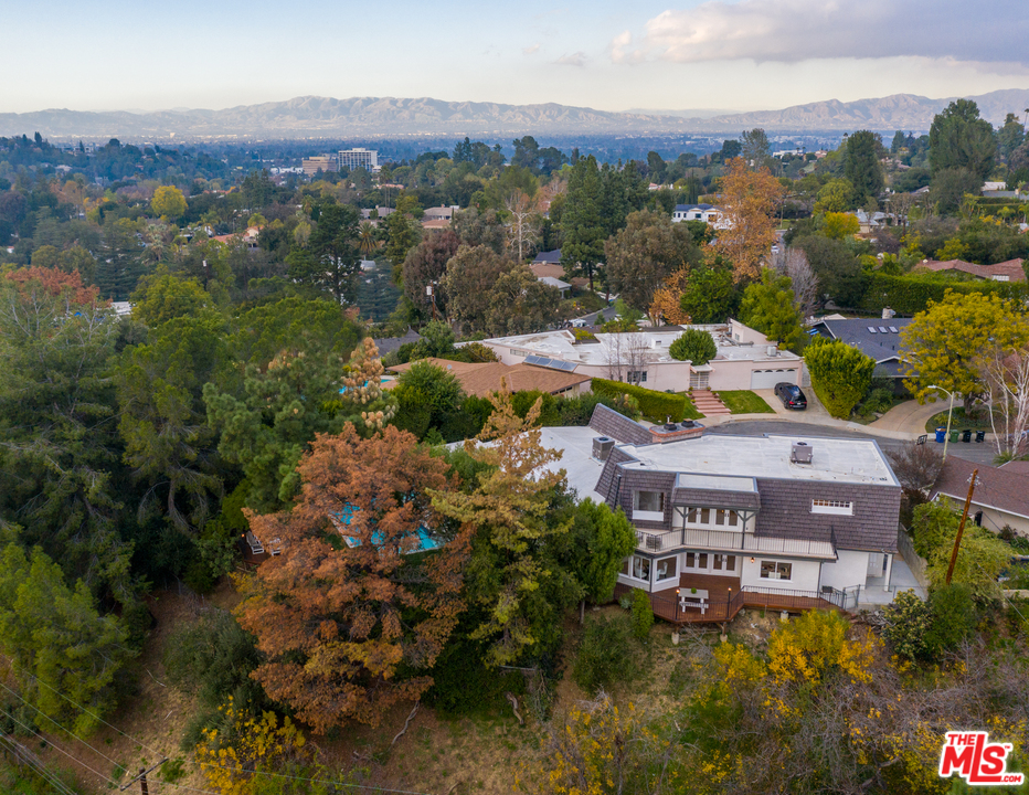 16230 Quemada Road Encino, CA 91436 - Photo 29 of 29 Gallery Image 29