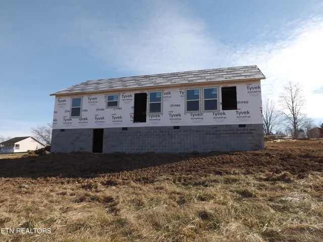 $425,000 | 963 Shawanee Road, Harrogate, TN 37752