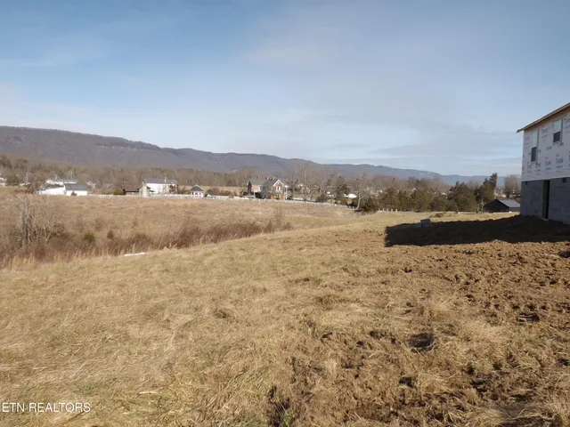 $425,000 | 963 Shawanee Road, Harrogate, TN 37752