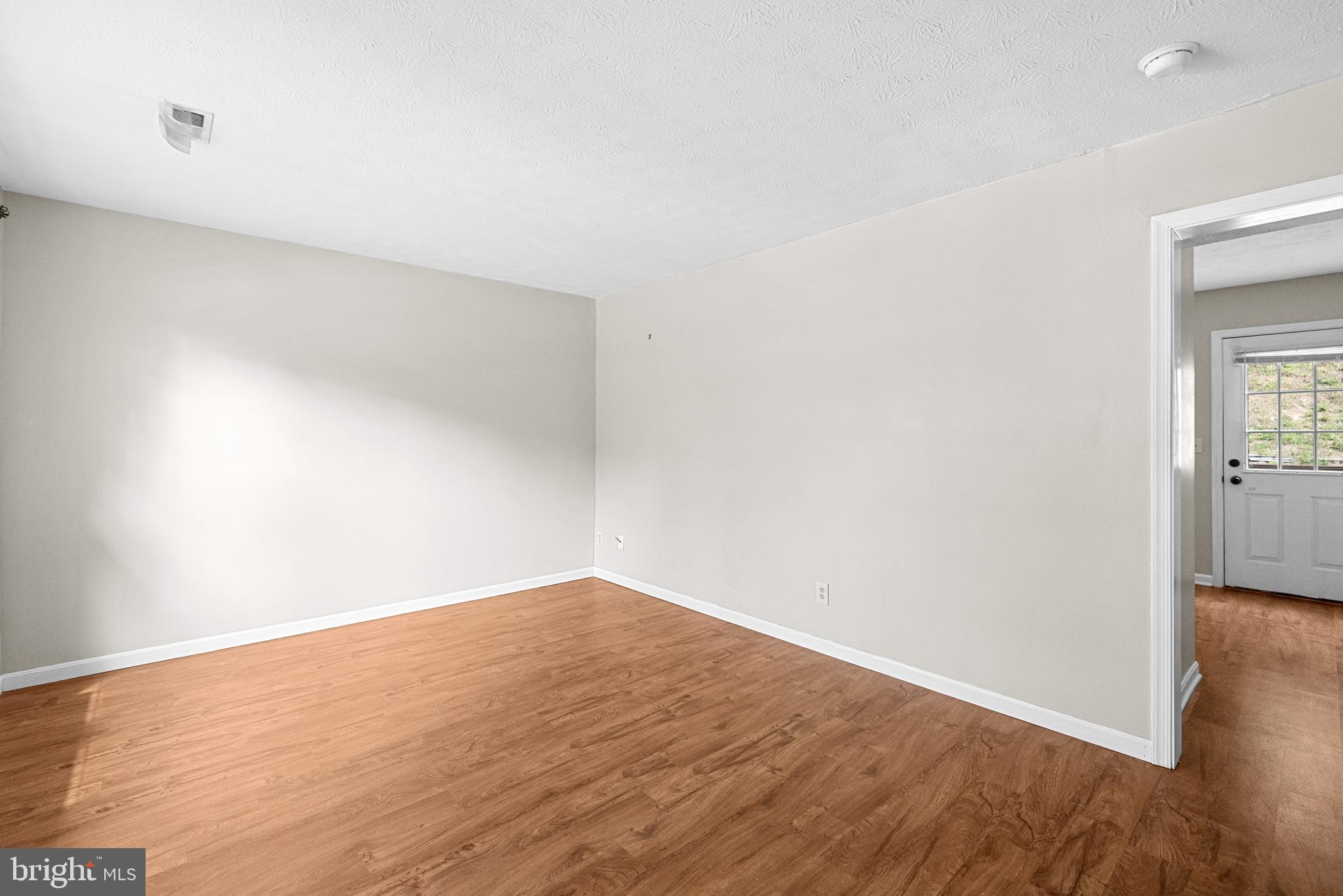 505 Ridgefield Avenue Stephens City, VA 22655 - Photo 5 of 30