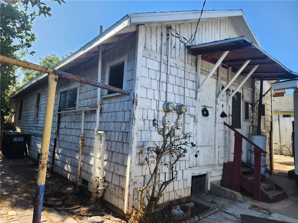 618 South McBride Avenue Los Angeles, CA 90022 - Photo 12 of 16