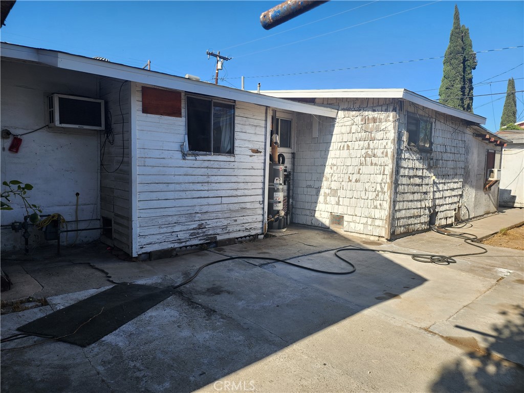 618 South McBride Avenue Los Angeles, CA 90022 - Photo 13 of 16