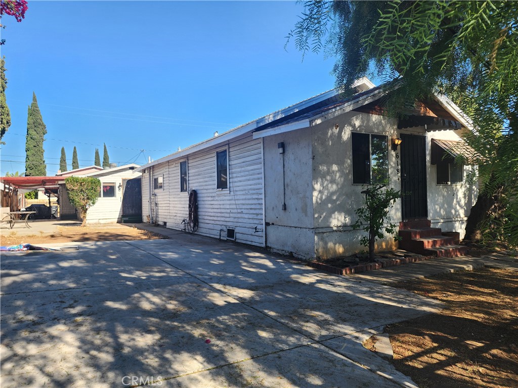 618 South McBride Avenue Los Angeles, CA 90022 - Photo 2 of 16