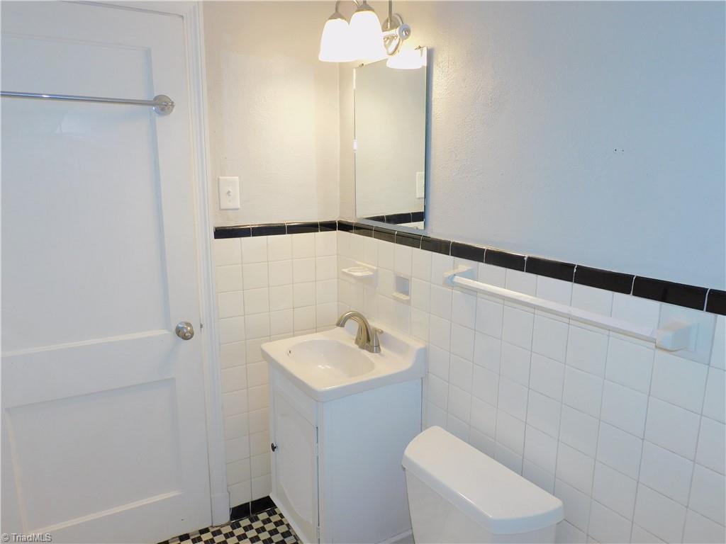 1814 Independence Road Greensboro, NC 27408 - Photo 17 of 29