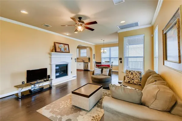 $2,300 | 11929 Terraza Circle, Unit TH37, Austin, TX 78726