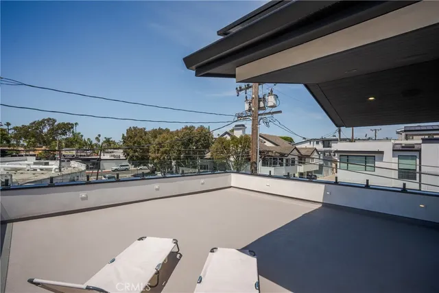 $2,350,000 | 521 1/2 Iris Avenue, Corona del Mar, CA 92625