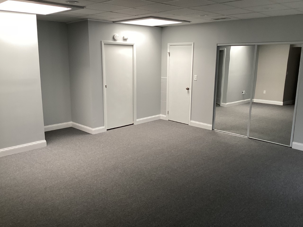 5481 North Northwest Highway Chicago, IL 60630 - Photo 42 of 60 an empty room with closet and a bathroom