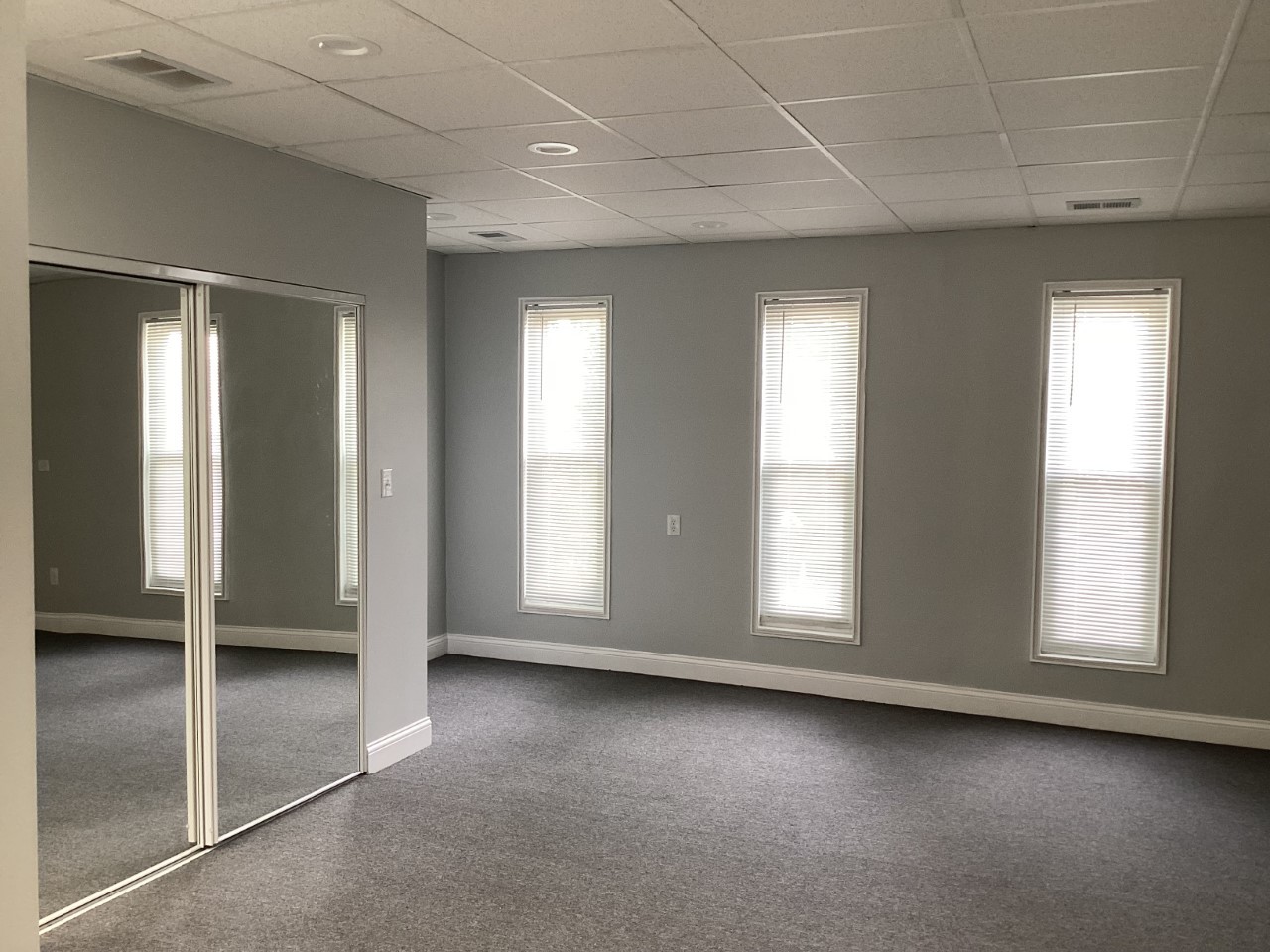 5481 North Northwest Highway Chicago, IL 60630 - Photo 43 of 60 a view of empty room with window