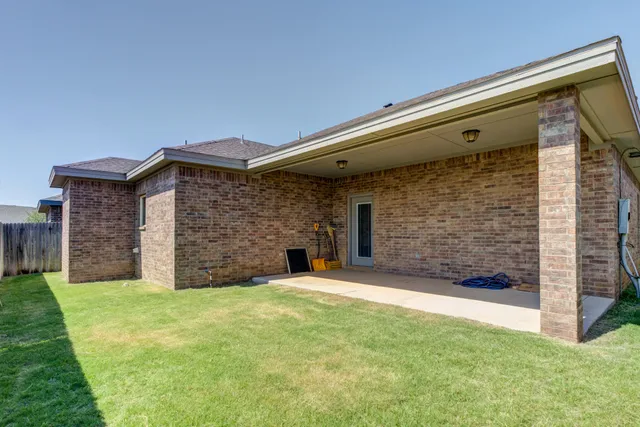 a view of a back yard of the house