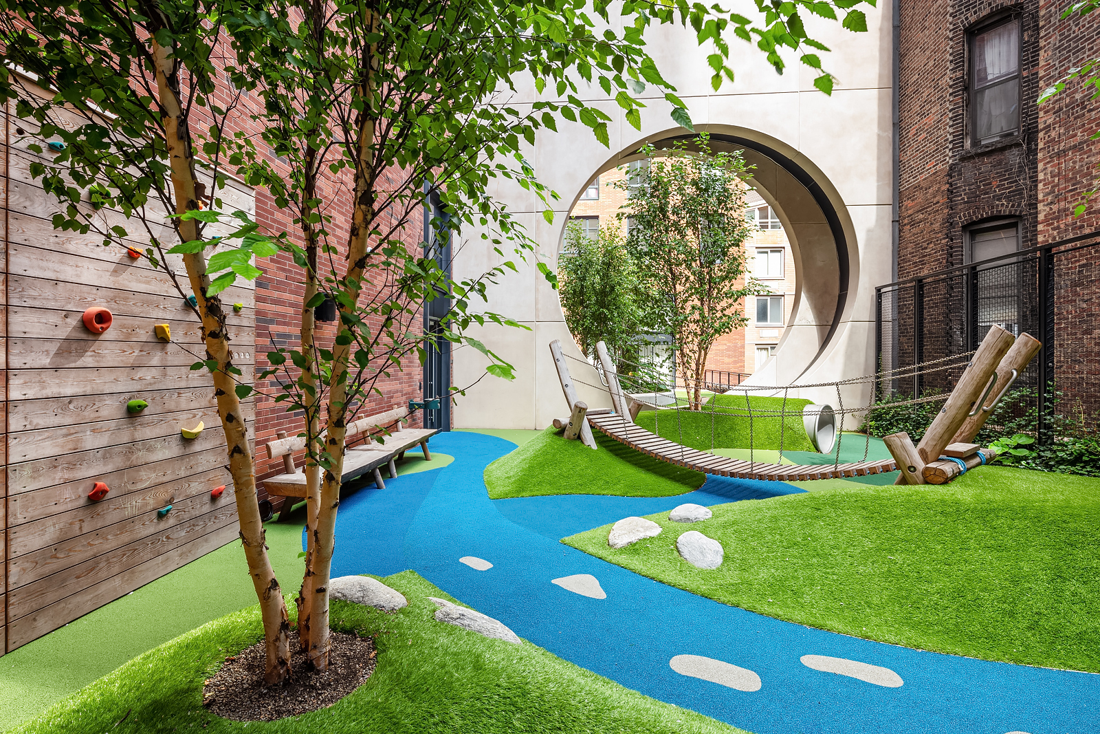 200 East 95th Street, Unit 18A Manhattan, NY 10128 - Photo 19 of 21 a view of a big yard with large tree