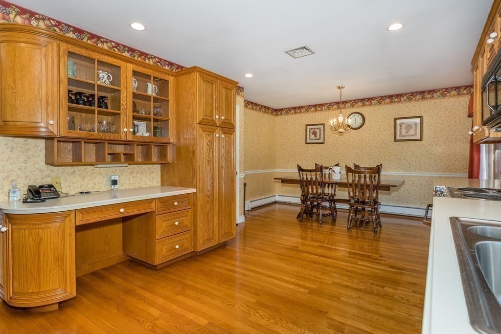124 Old Farm Road Milton, MA 02186 - Photo 10 of 26