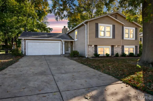 $350,000 | 309 Lemonwood Drive, St. Peters, MO 63376