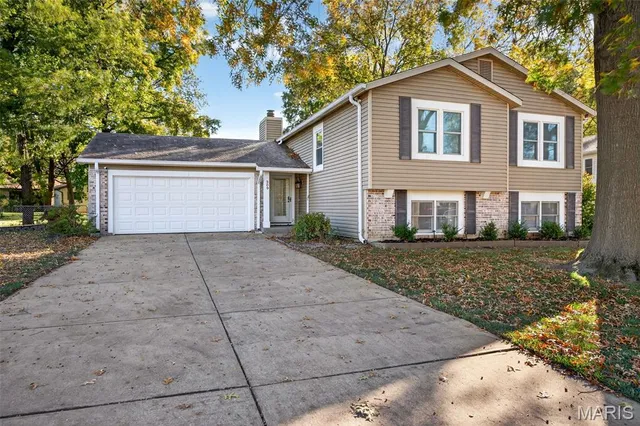 $350,000 | 309 Lemonwood Drive, St. Peters, MO 63376
