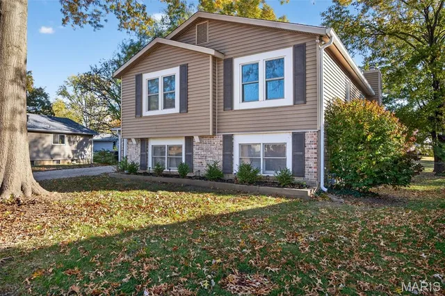 $350,000 | 309 Lemonwood Drive, St. Peters, MO 63376