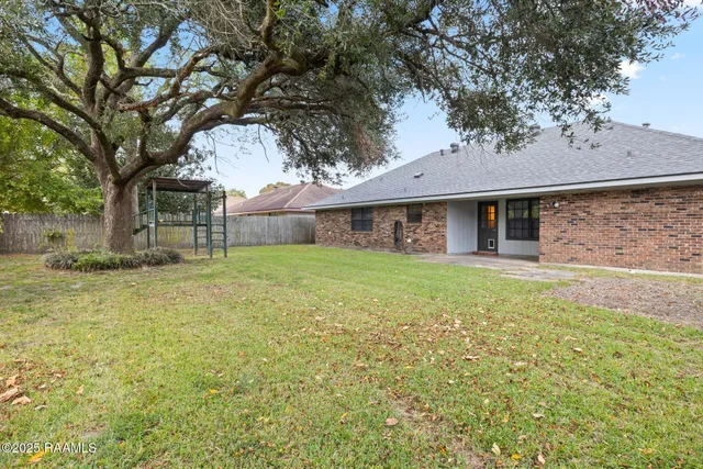 $215,000 | 210 San Carlos Circle, Lafayette, LA 70506