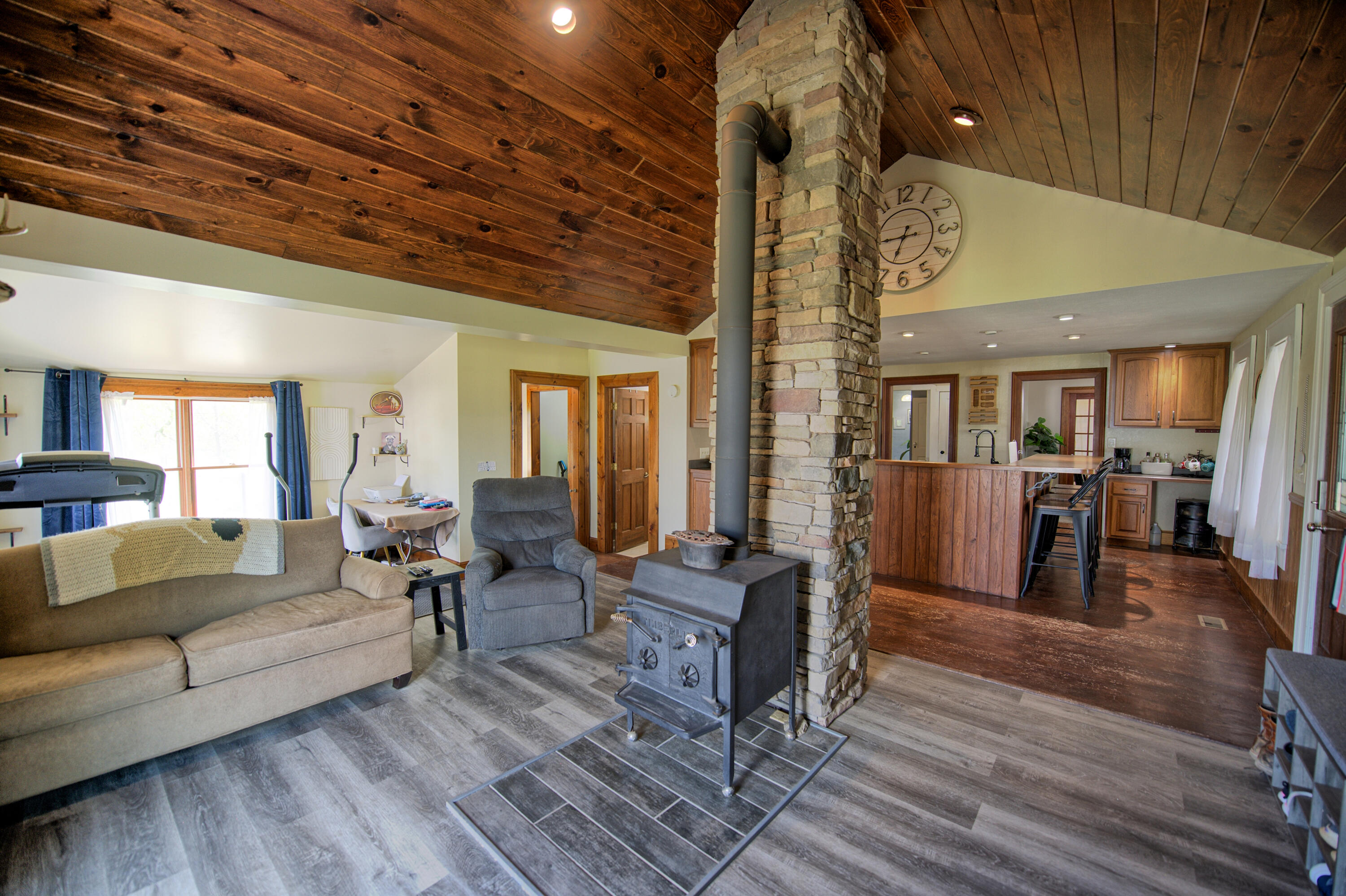 8250 Oneida Road Grand Ledge, MI 48837 - Photo 11 of 55 Family Room